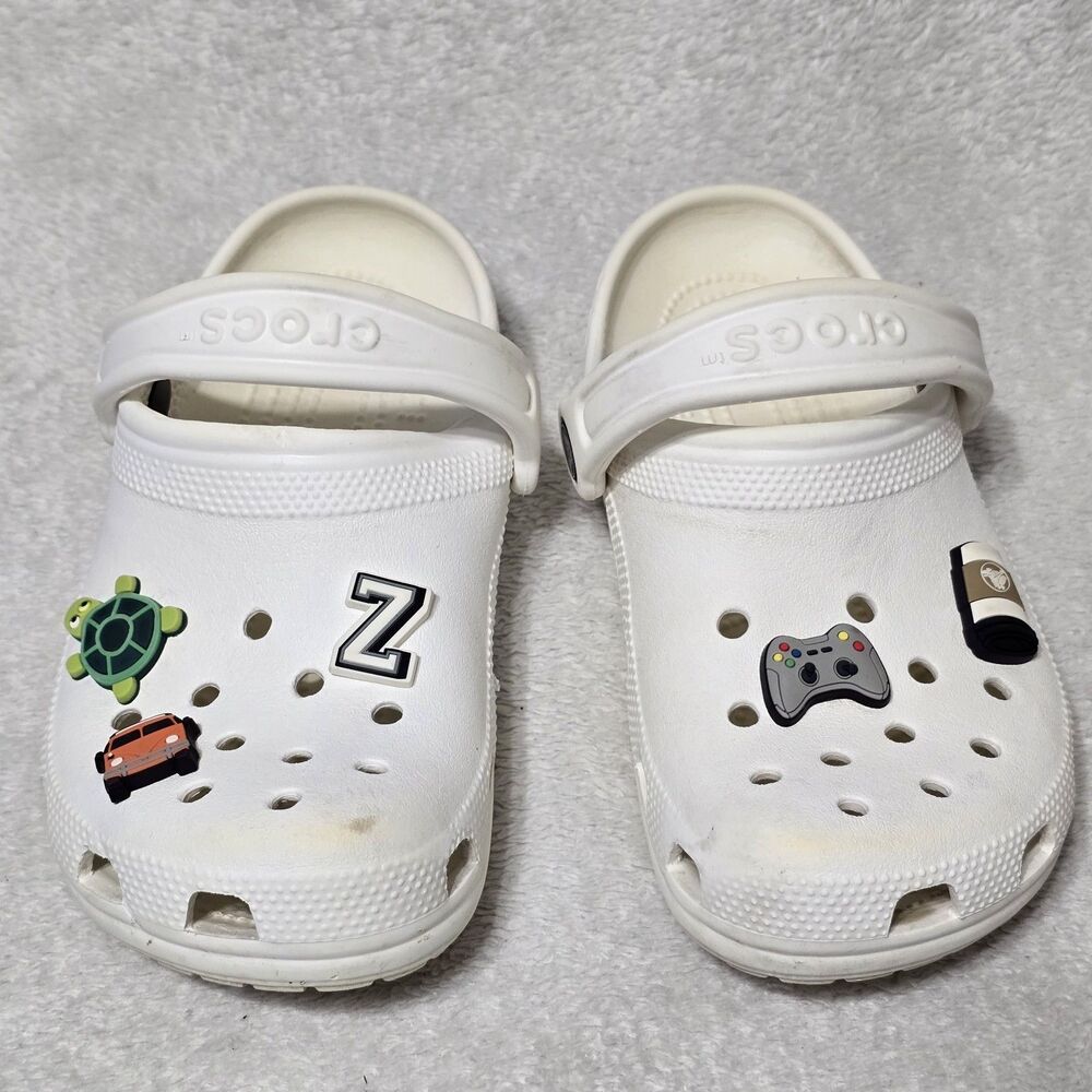 Crocs Unisex Men's Sz 4 Women's Sz 6 White Classic Clogs Slip On w/ Charms